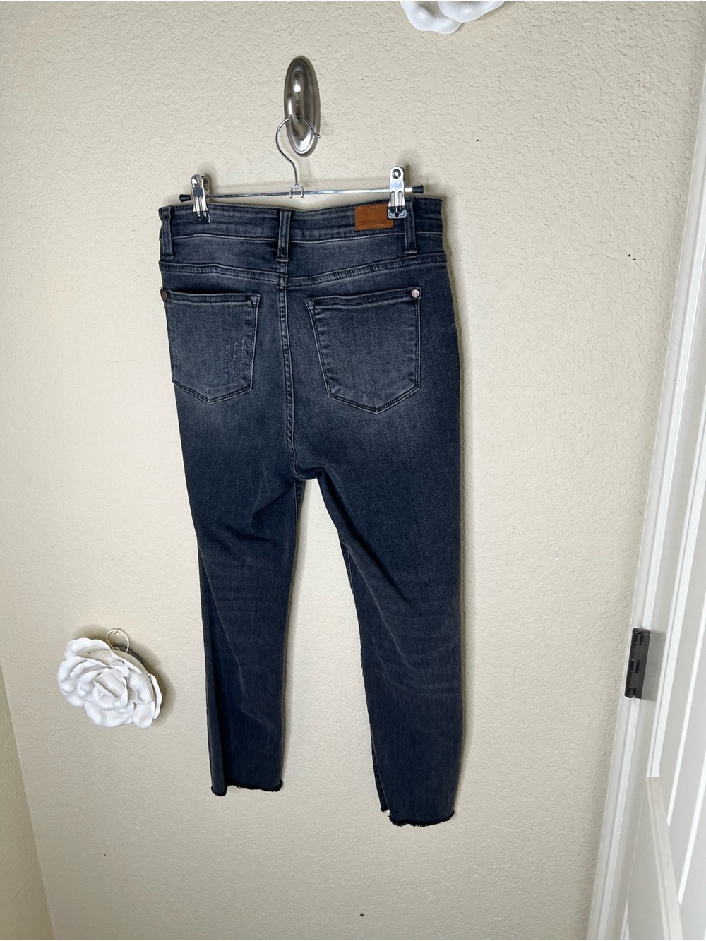 NTM: Judy Blue Skinny Jeans Size 5/27 Black Gray Wash Raw Hem Stretch Denim - Picture 14 of 16